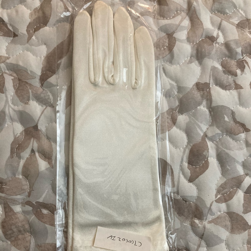 Satiny White Gloves (B)
